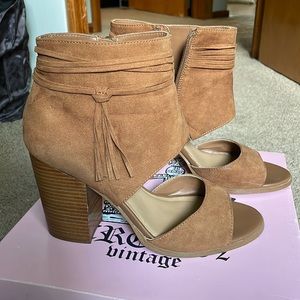 Open toe ankle sandals